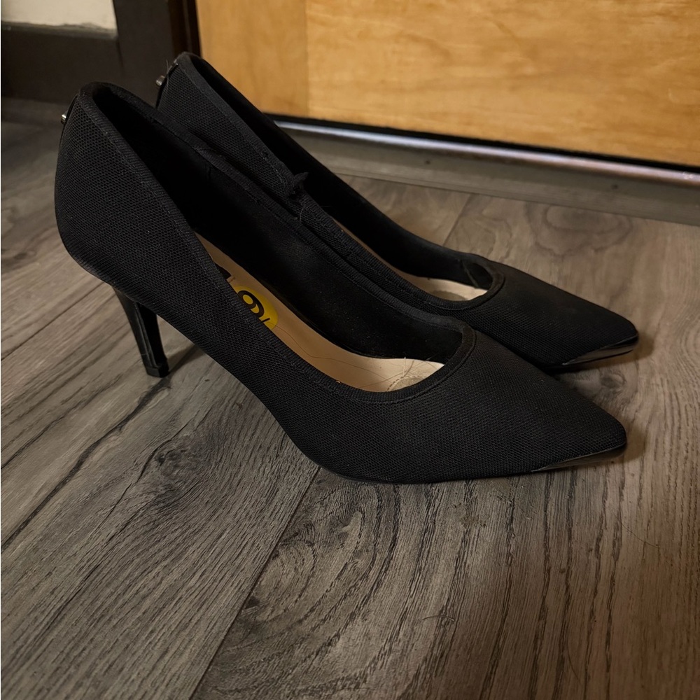 Classic Black Pointed-Toe Women's Pumps